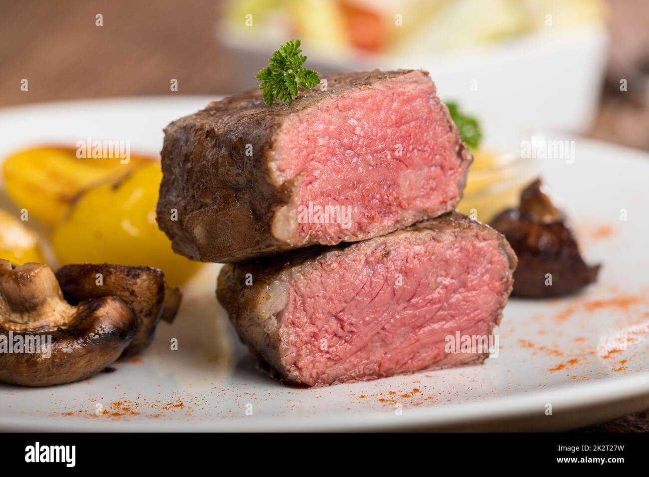 Steak de bison Banque de photographies et d'images à haute résolution -  Alamy