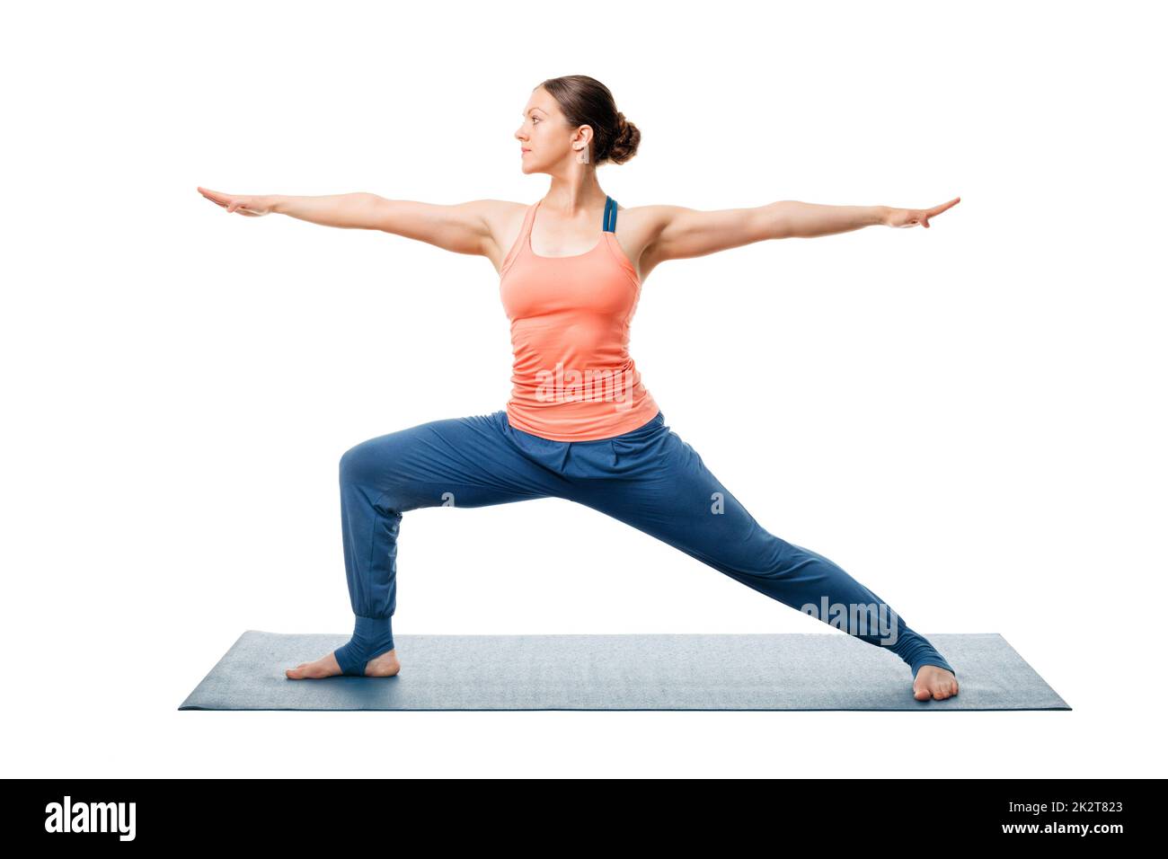 Femme pratique le yoga asanas guerrier Banque D'Images