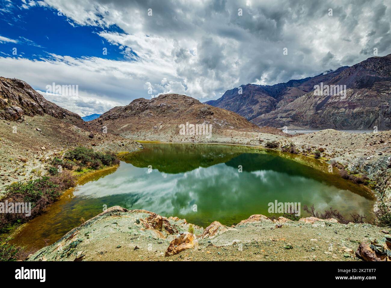 Lac Sacré Lohan Tso en Himalaya Banque D'Images