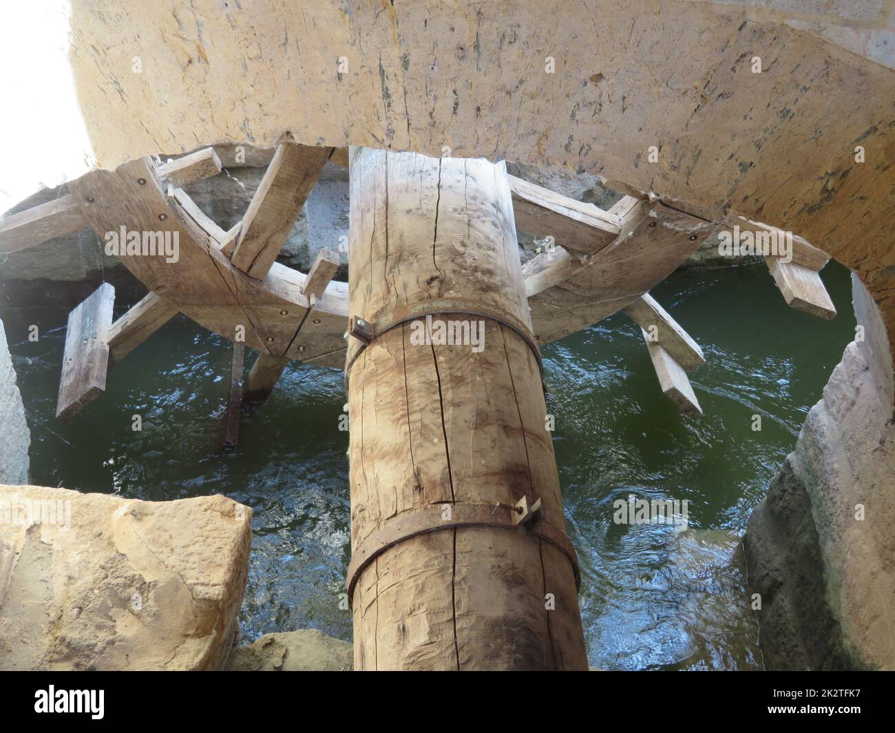 anciennes structures de moulins à eau mécanismes pour obtenir la farine Banque D'Images