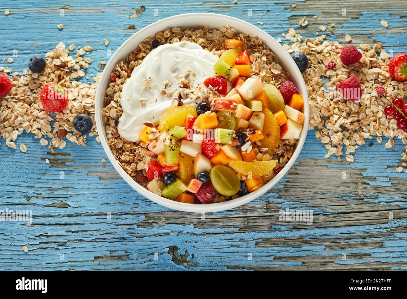Bol petit déjeuner avec avoine dans la table Banque D'Images