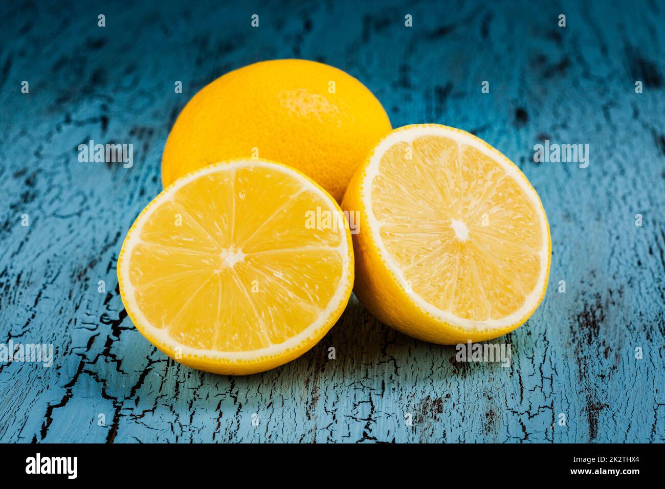 Citron et demi-tranches coupées Banque D'Images