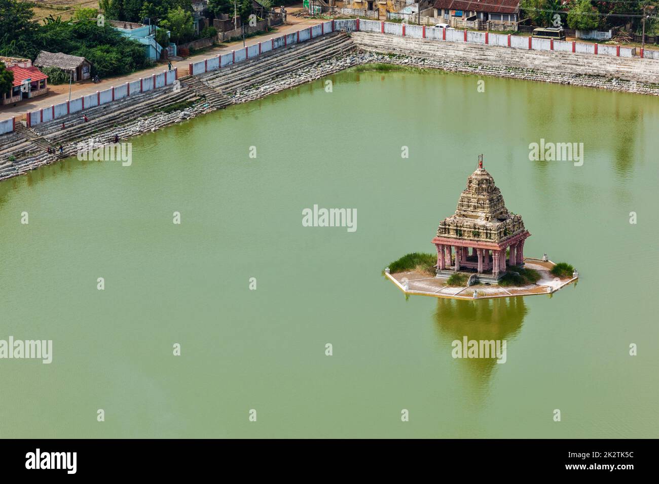 Temple Tank de Lord Bhakthavatsaleswarar Coil Banque D'Images