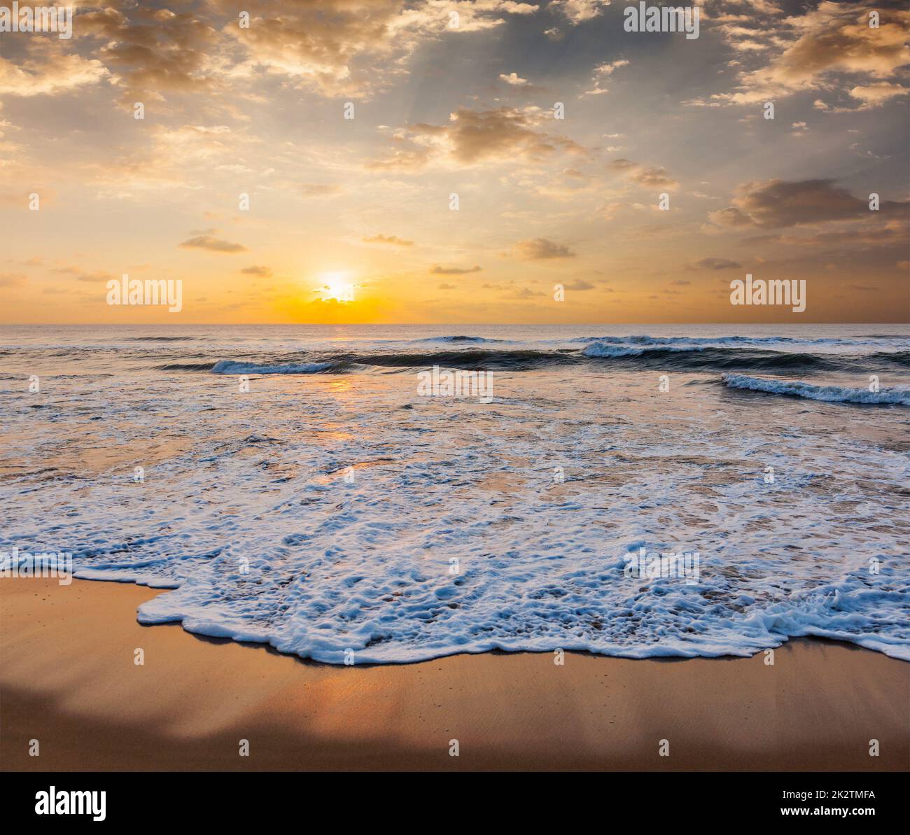 Lever du soleil sur la plage Banque D'Images