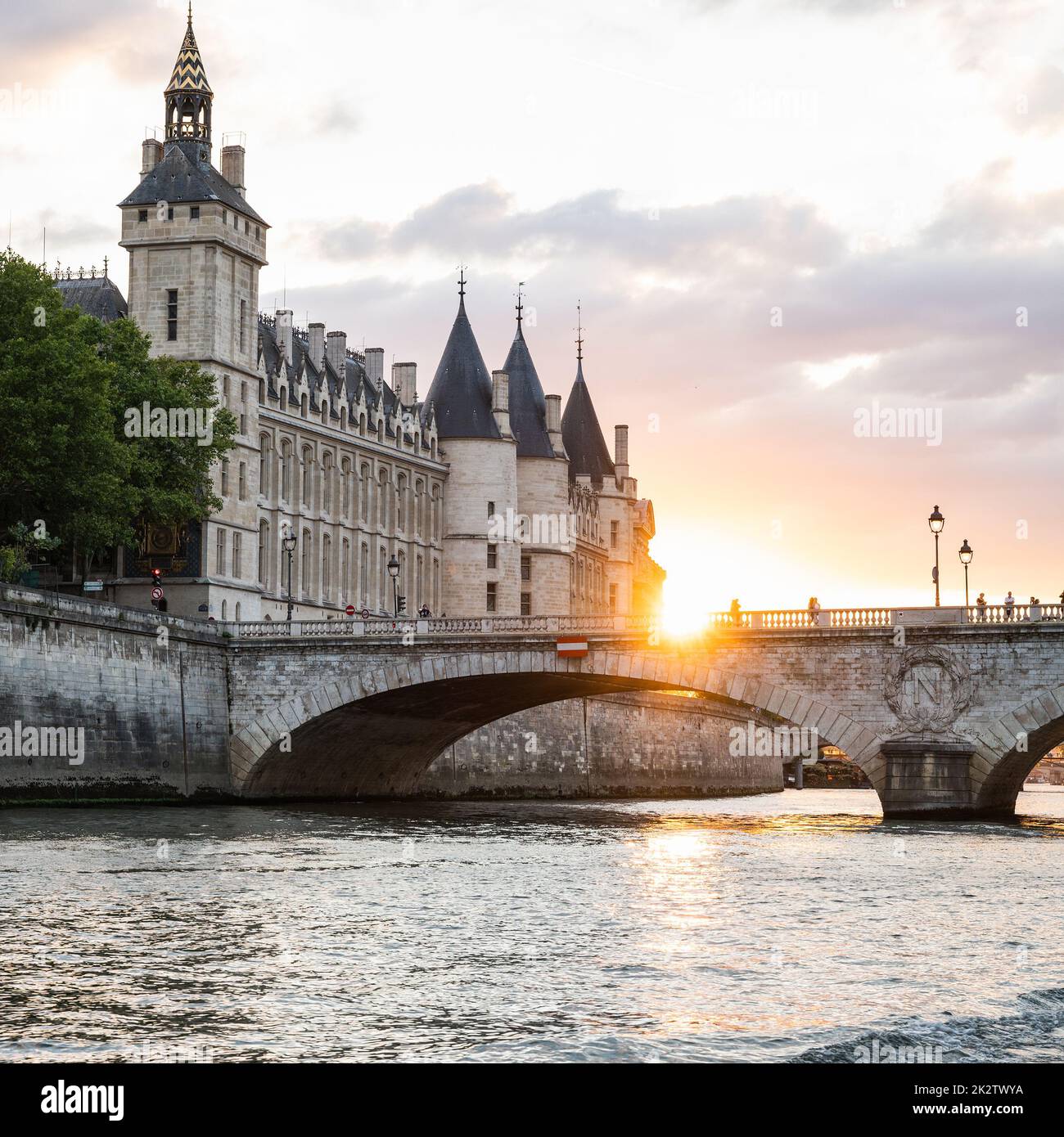 Pont au change pont sur la Seine à Paris, France, reliant l'Ile de la Cité du Palais de Justice et de la conciergerie à la rive droite, à la place du Châtelet. Banque D'Images