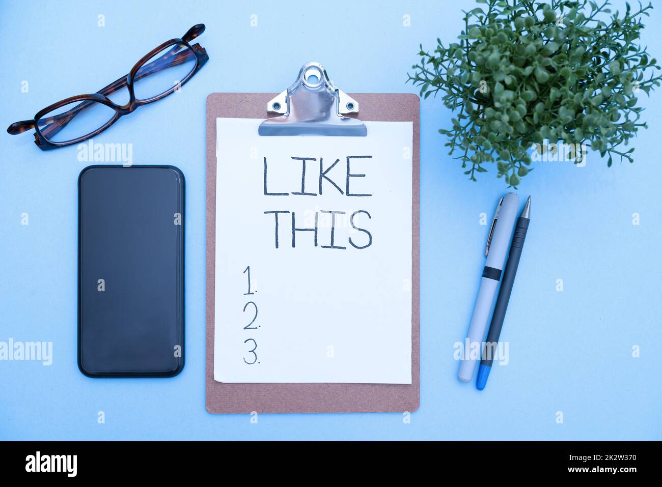 Texte montrant l'inspiration comme celui-ci. Concept d'affaires une action qui se reporte à quelque chose qui doit faire la même chose qu'il est flashy fournitures de bureau d'école, l'enseignement des collections d'apprentissage, les outils d'écriture Banque D'Images