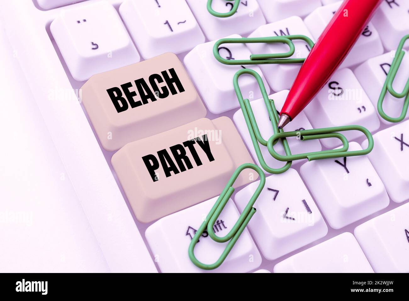 Légende conceptuelle Beach Party. Concept d'affaires petit ou grand festival tenu sur les rives de la mer généralement portant le bikini -48762 Banque D'Images