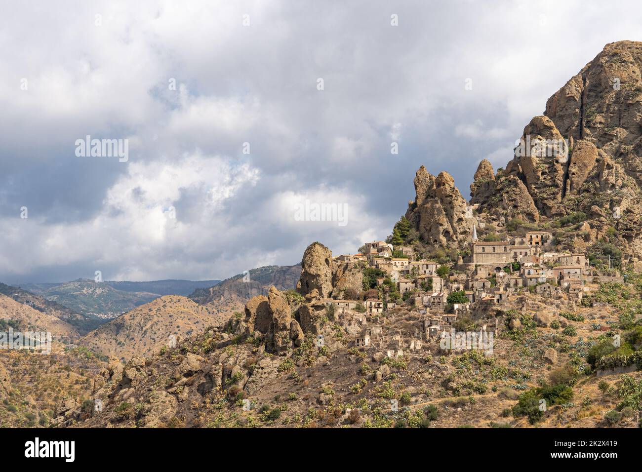 Le village de montagne abandonné de Pentedattilo Banque D'Images