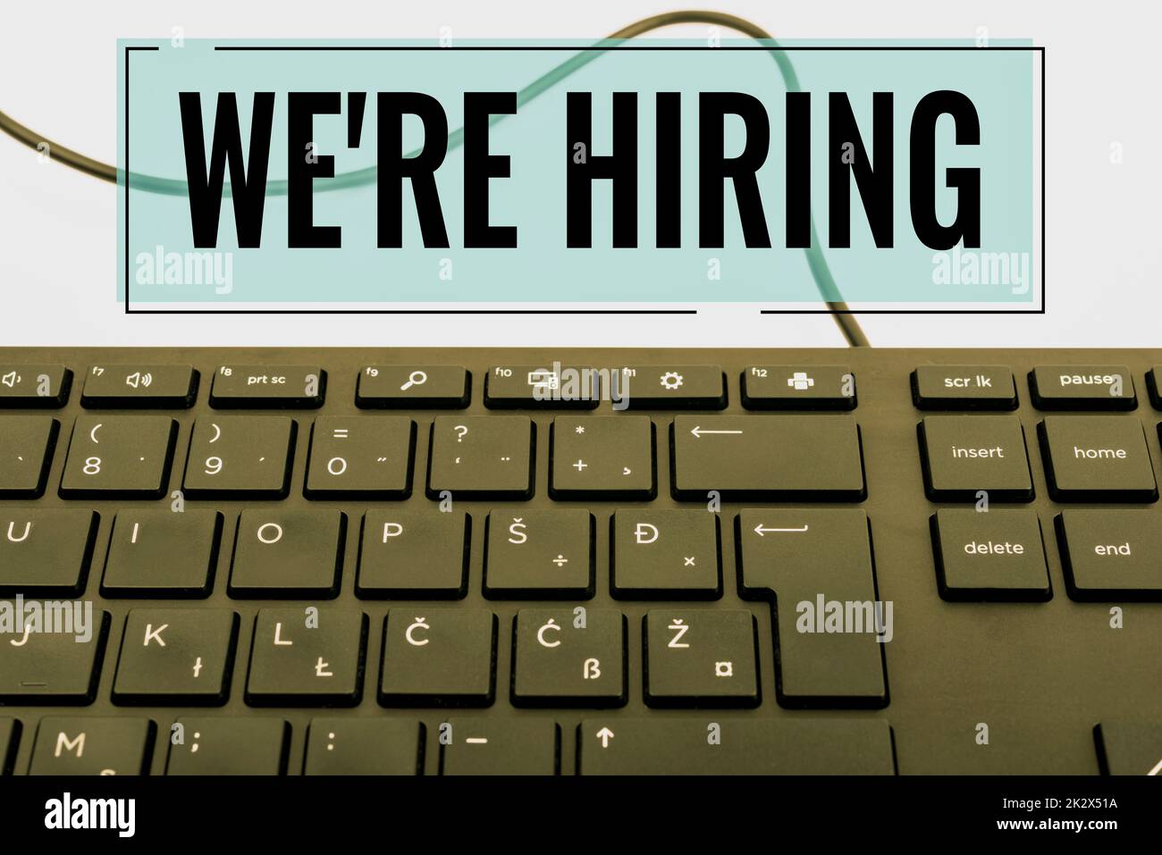 Légende conceptuelle que nous embauchons. Vitrine d'affaires Publicité emploi placement de la main-d'œuvre Nouveau poste ordinateur clavier et symbole.support d'information pour la communication. Banque D'Images