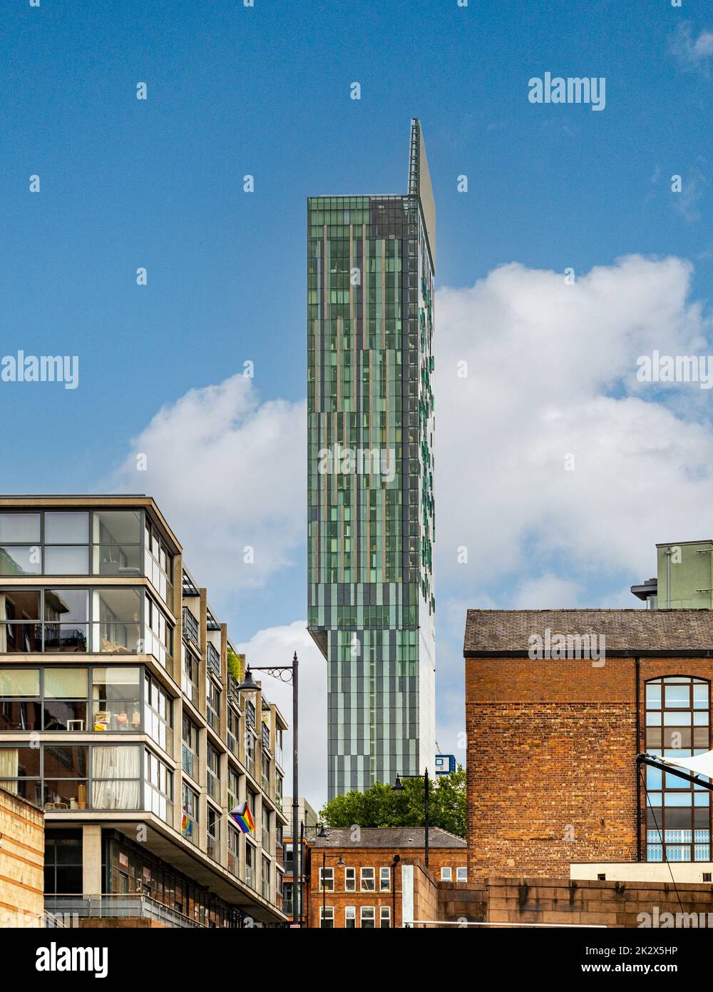 Façade ouest de la tour Beetdam, gratte-ciel de 47 étages à usage mixte, vue de Rice Street, Castlefield. Manchester. ROYAUME-UNI Banque D'Images