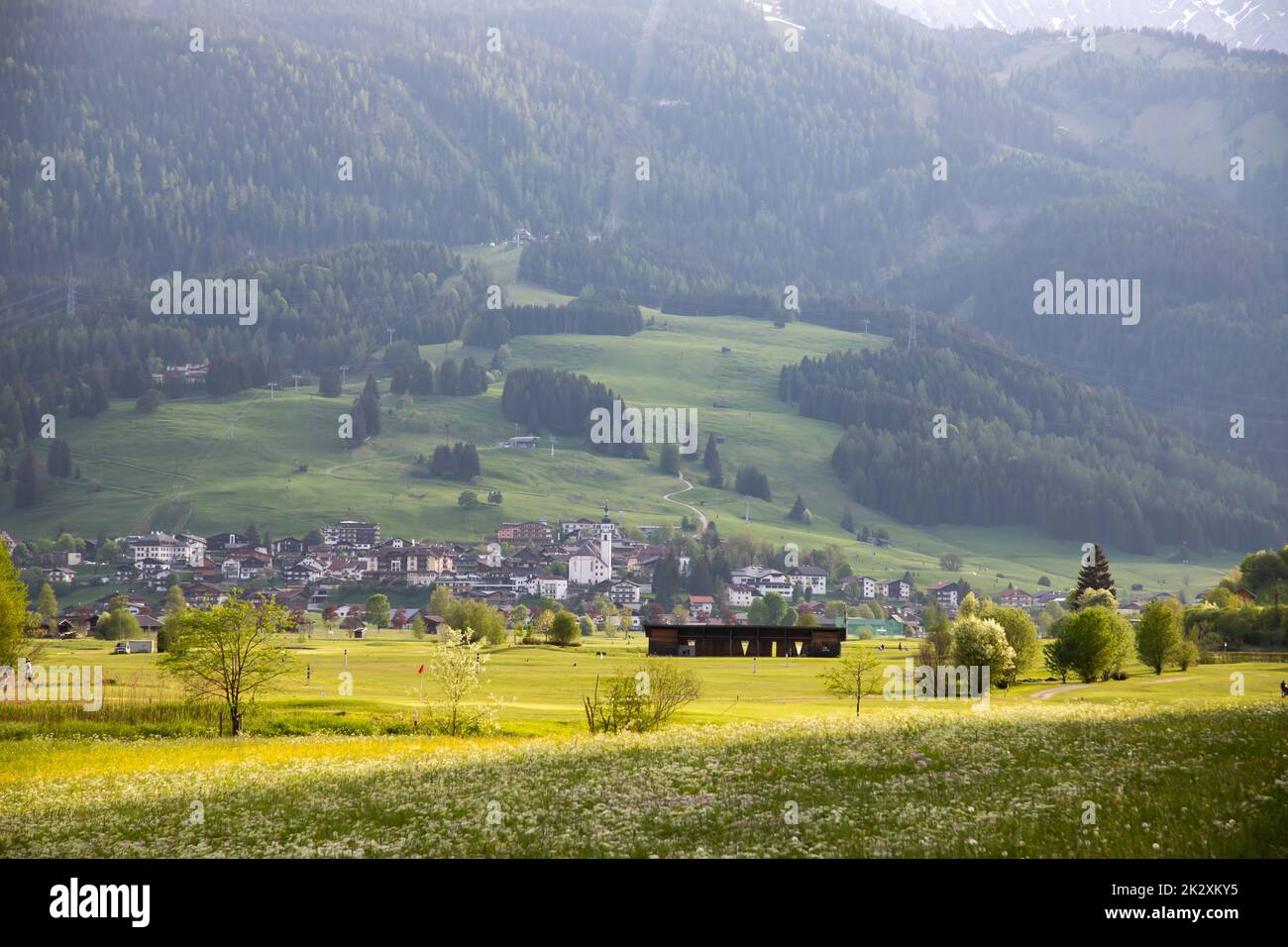 Village alpin Lermoos au printemps, Autriche Banque D'Images