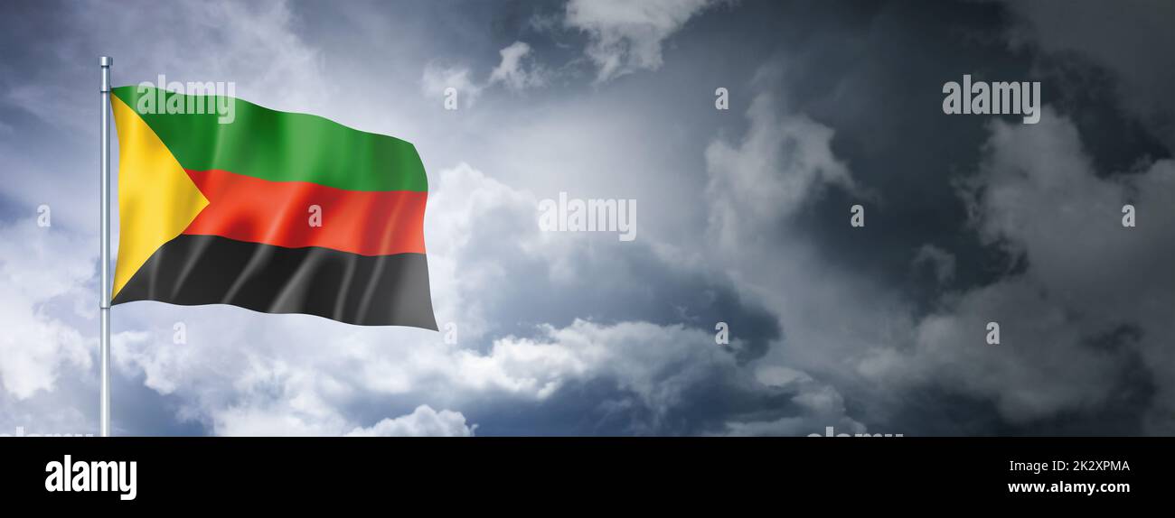 Drapeau Azawad MNLA sur un ciel nuageux Banque D'Images