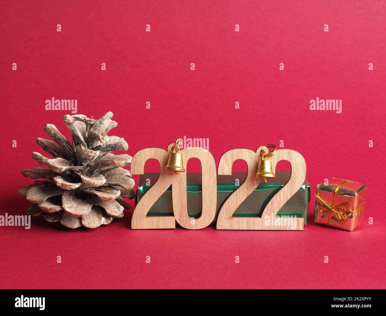 Décoration de Noël avec le numéro d'année 2022 en lettres de bois Banque D'Images