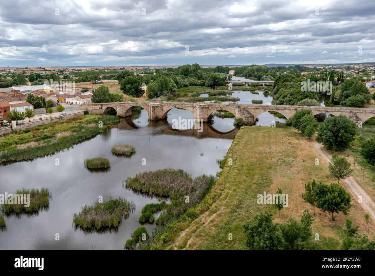 Pont et rivière Agueda, Ciudad Rodrigo, Castille et Leon Banque D'Images