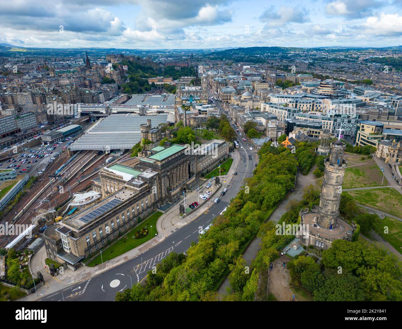 Vue aérienne de la maison St Andrews et des gratte-ciel d'Édimbourg depuis Calton Hill, Écosse, Royaume-Uni Banque D'Images