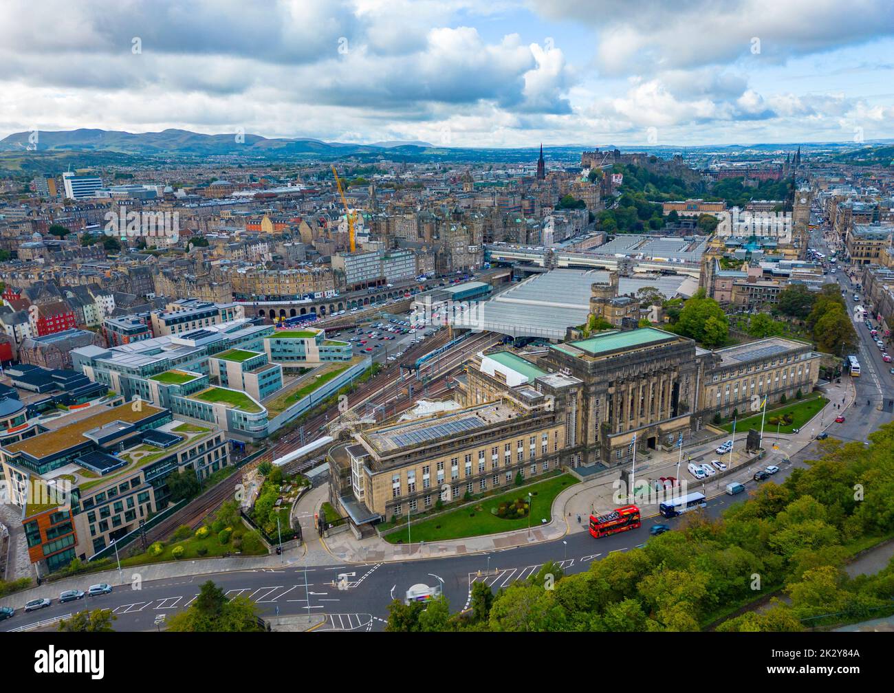 Vue aérienne de la maison St Andrews et des gratte-ciel d'Édimbourg depuis Calton Hill, Écosse, Royaume-Uni Banque D'Images