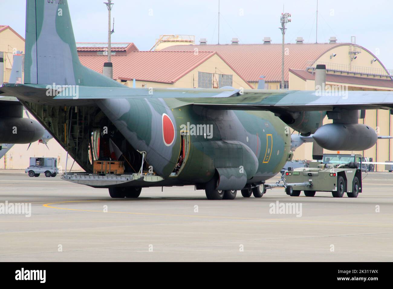 C-130 départ d'un avion de transport de JASDF Banque D'Images