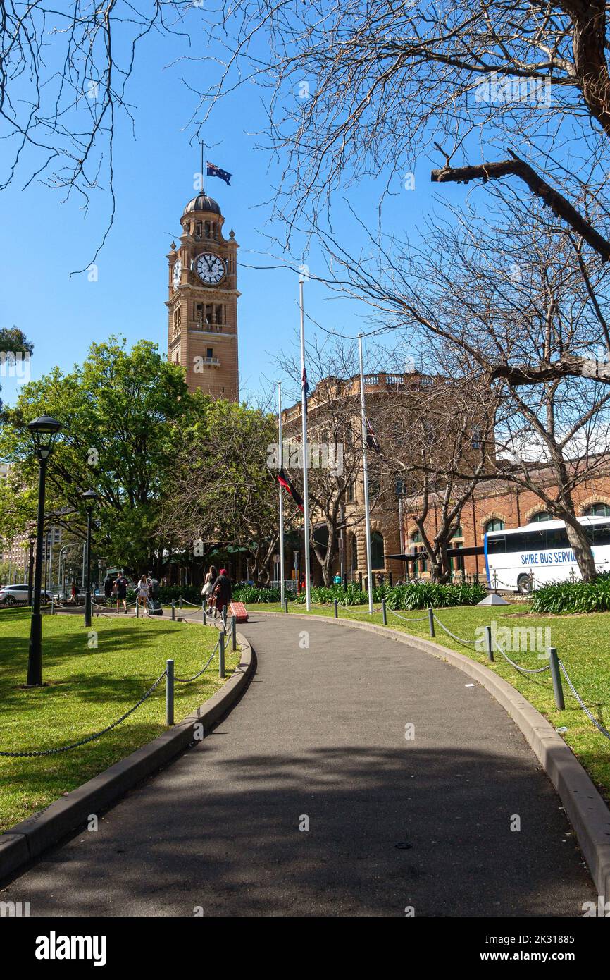 La tour de l'horloge de la gare centrale de Sydney un après-midi de printemps Banque D'Images