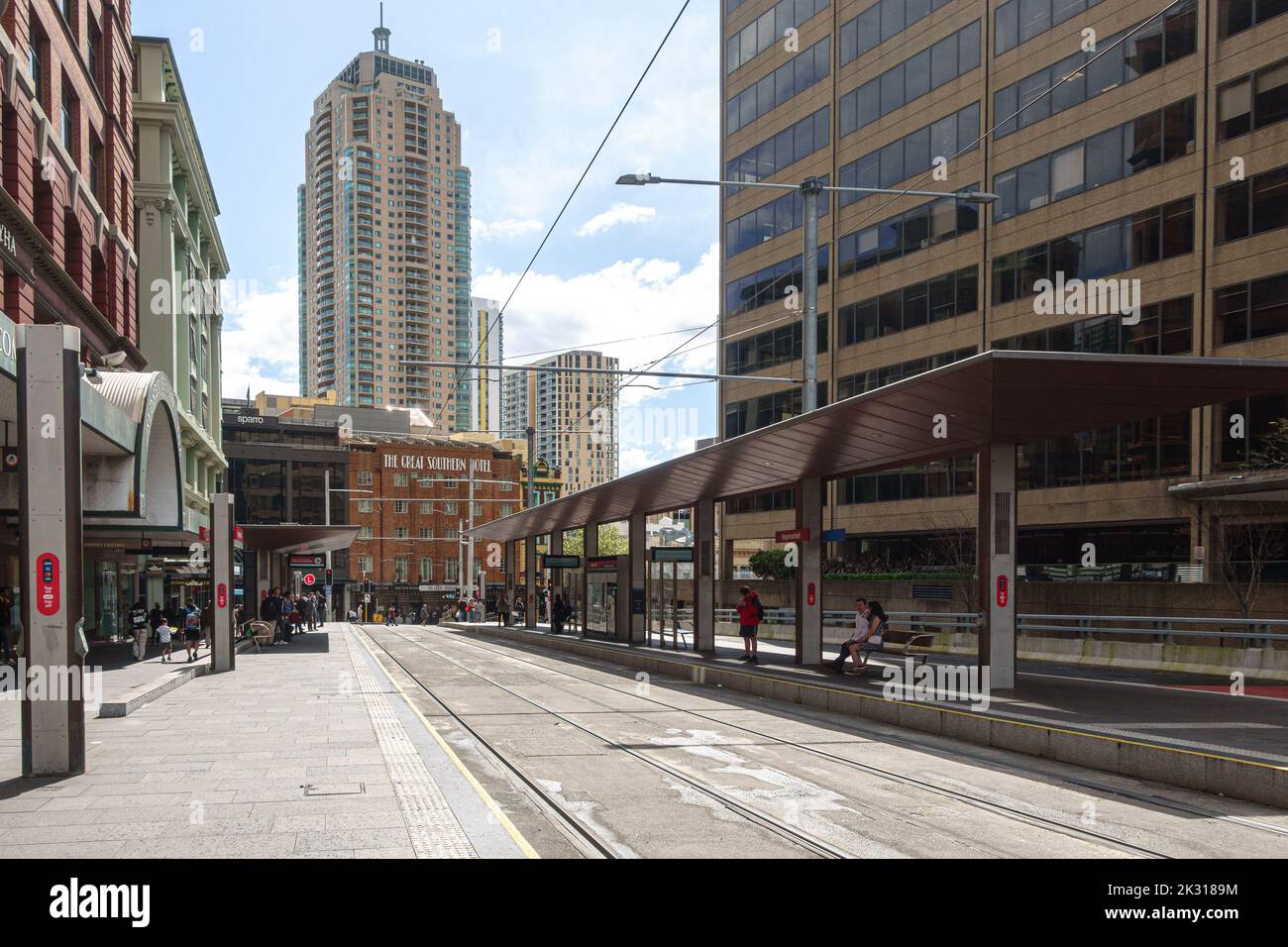 L'arrêt de tramway Haymarket pour le train léger de Sydney, un après-midi de printemps Banque D'Images