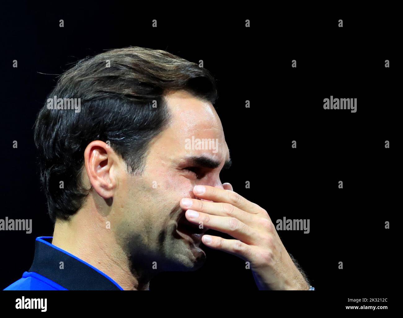 Londres, Royaume-Uni. 24th septembre 2022. Roger Federer, joueur de l'équipe Europe, de Suisse, réagit à la fin de son dernier match après avoir annoncé sa retraite à la Laver Cup à Londres, au Royaume-Uni, le 24 septembre 2022. Crédit : Li Ying/Xinhua/Alay Live News Banque D'Images