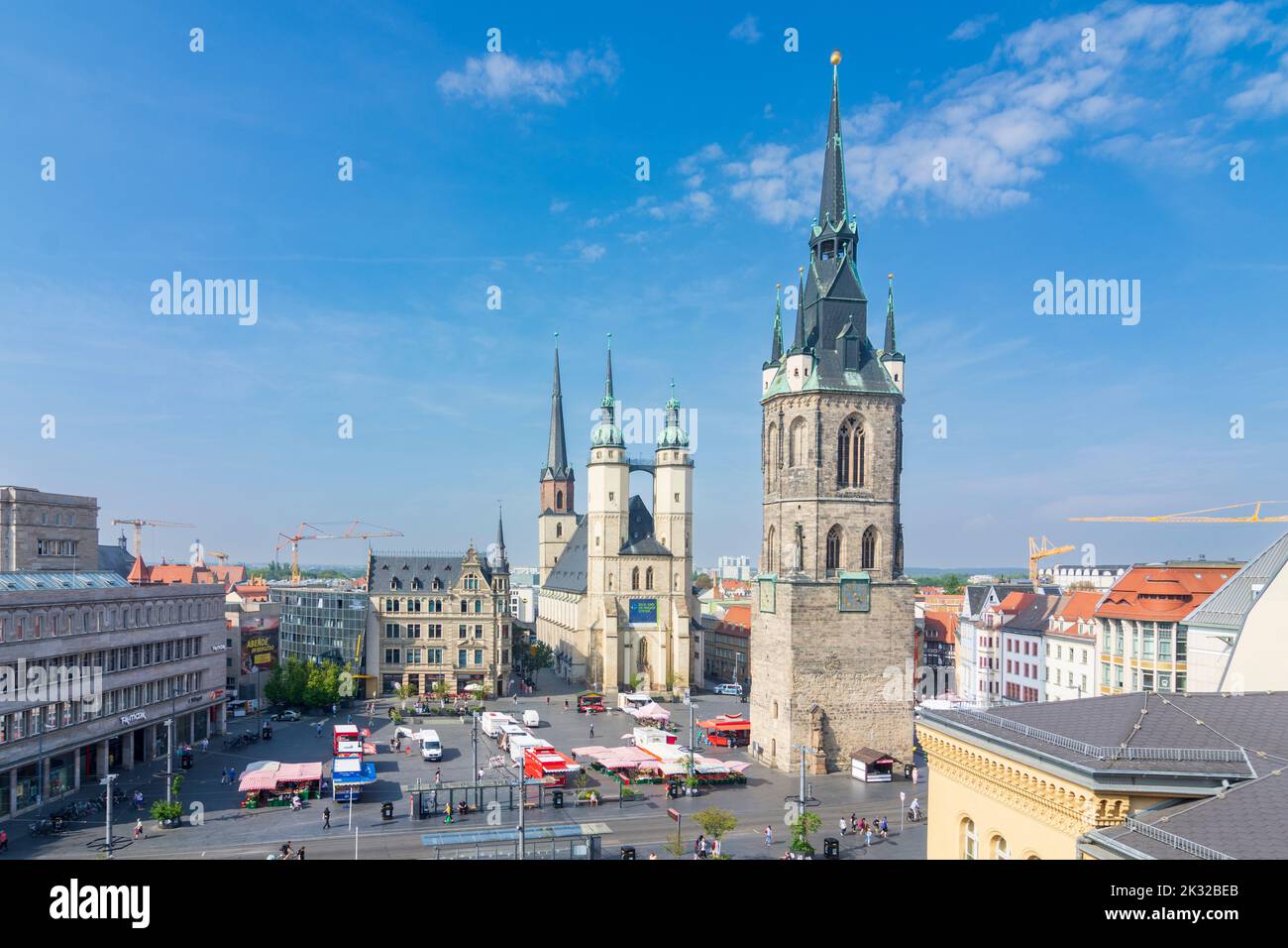Halle (Saale): Marktplatz (place du marché) avec Marktkirche (église du marché), monument Händel, Tour Rouge à Sachsen-Anhalt, Saxe-Anhalt, Allemagne Banque D'Images