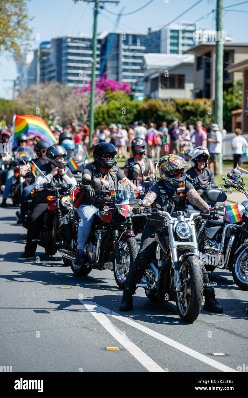 Brisbane, Australie. 23rd septembre 2022. Des membres du groupe dykes vus sur des motos lors de la Brisbane Pride March. Les membres de la communauté LGBT et leurs alliés ont défilé à travers le West End de Brisbane jusqu'à Musgrave Park dans le cadre du Brisbane Pride Festival, après deux années de retards dus à la pandémie COVID 19. Brisbane Pride célèbre et soutient la communauté LGBTIQ depuis plus de trente ans. Crédit : SOPA Images Limited/Alamy Live News Banque D'Images