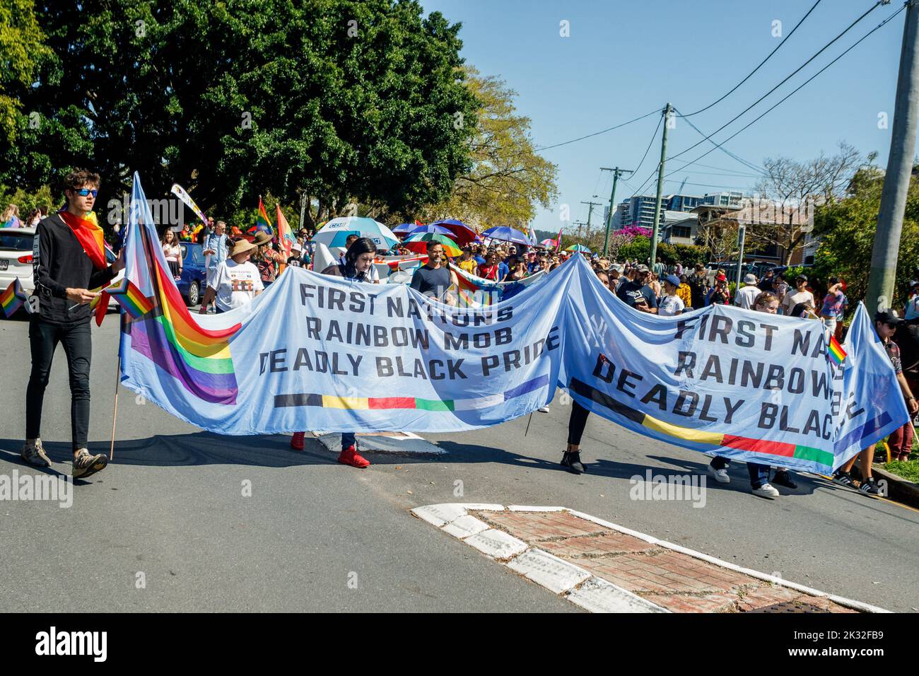 Brisbane, Australie. 24th septembre 2022. Les manifestants ont vu porter une bannière lors de la Brisbane Pride March. Les membres de la communauté LGBT et leurs alliés ont défilé à travers le West End de Brisbane jusqu'à Musgrave Park dans le cadre du Brisbane Pride Festival, après deux années de retards dus à la pandémie COVID 19. Brisbane Pride célèbre et soutient la communauté LGBTIQ depuis plus de trente ans. Crédit : SOPA Images Limited/Alamy Live News Banque D'Images