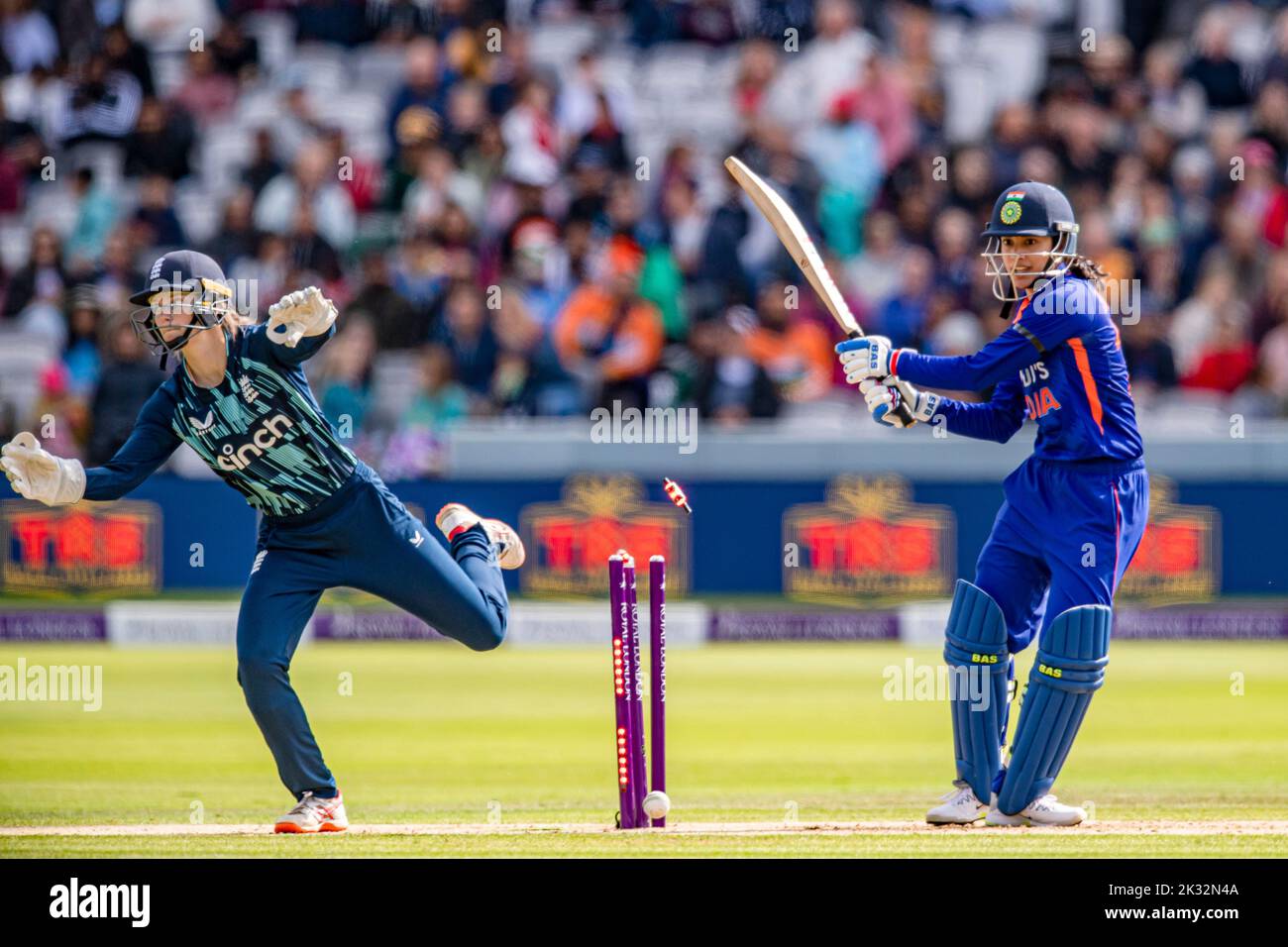 LONDRES, ROYAUME-UNI. 24th septembre 2022. IN18 a été sous l'égide de Kate Cross d'Angleterre pendant l'Angleterre femmes contre l'Inde 3rd Royal London ODI au terrain de cricket de Lord's samedi, 24 septembre 2022 à LONDRES ANGLETERRE. Credit: Taka G Wu/Alay Live News Banque D'Images