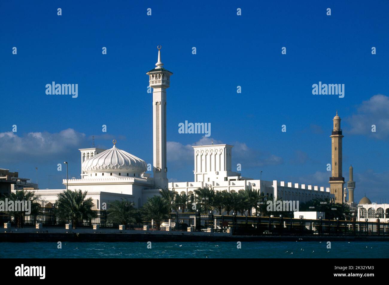 Mosquée au Bureau des dirigeants Bur Dubai eau Banque D'Images