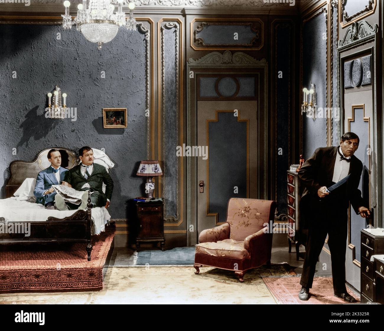 Stan Laurel et Oliver Hardy dans la scène de film 'Do Detective Think?' 1927 Banque D'Images