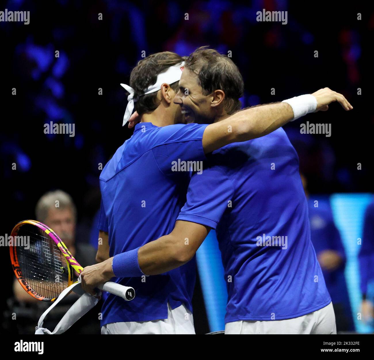 Londres, Grande-Bretagne. 24th septembre 2022. Le joueur suisse Roger Federer (L) et le joueur espagnol Rafael Nadal de Team Europe réagissent lors du dernier match de Roger Federer après avoir annoncé sa retraite à la coupe du Laver à Londres, en Grande-Bretagne, le 24 septembre 2022. Crédit : Li Ying/Xinhua/Alay Live News Banque D'Images