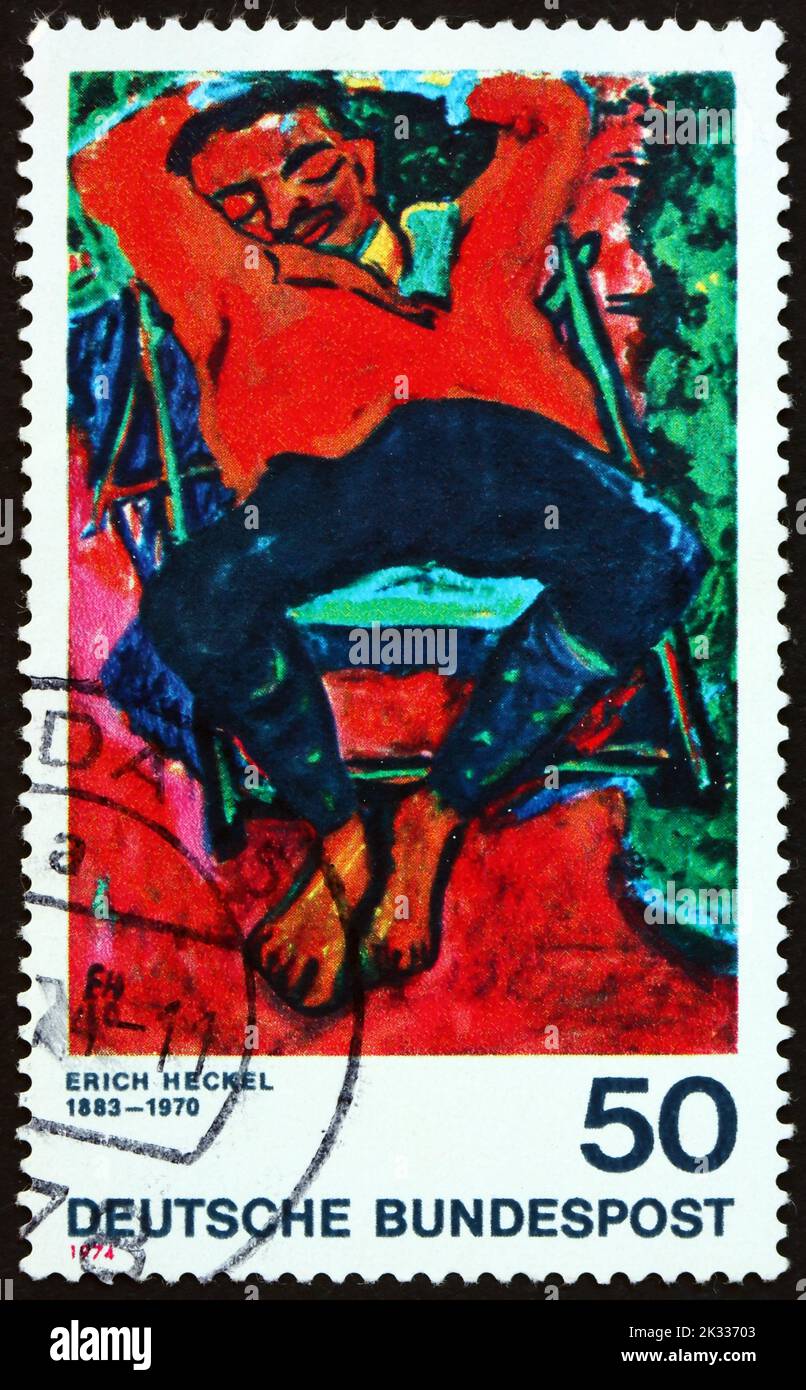 ALLEMAGNE - VERS 1974: Un timbre imprimé en Allemagne montre Pechstein (homme) endormi, peinture par Erich Heckel, peintre allemand, vers 1974 Banque D'Images