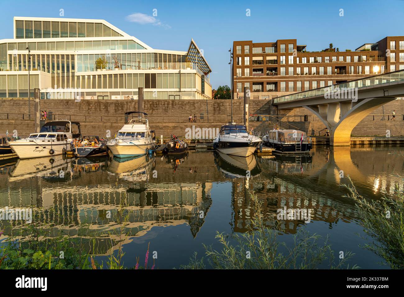 Maasboulevard und Stadthafen in Venlo, Niederlande | Maasboulevard et le port de plaisance de Venlo, pays-Bas Banque D'Images