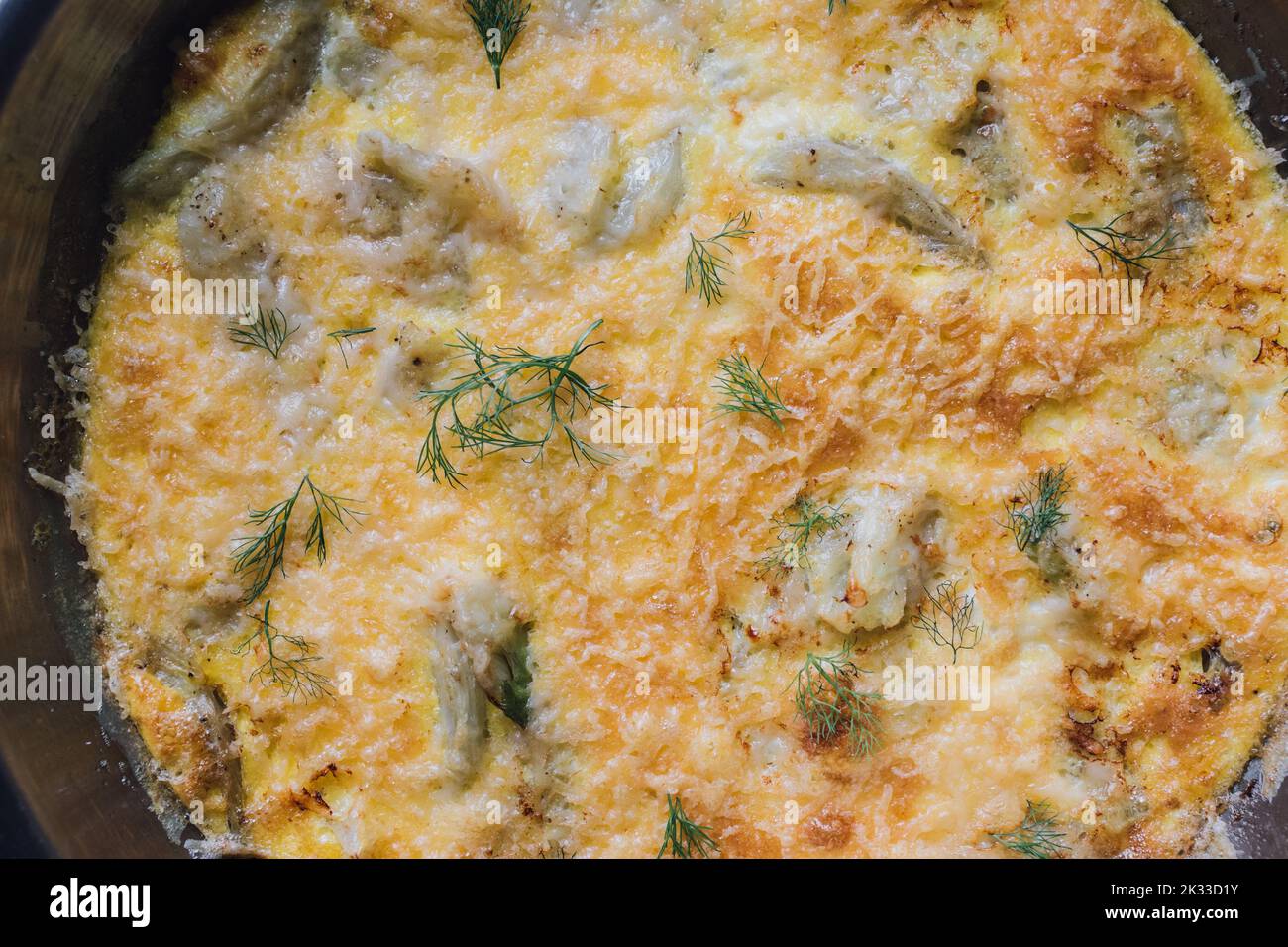 Fenouil bulbe frittata avec œufs et parmesan Banque D'Images