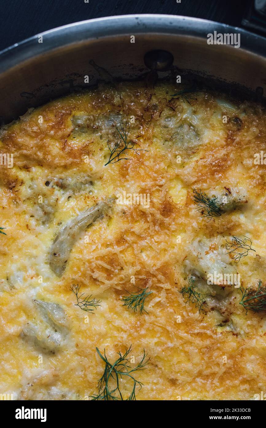 Fenouil bulbe frittata avec œufs et parmesan Banque D'Images