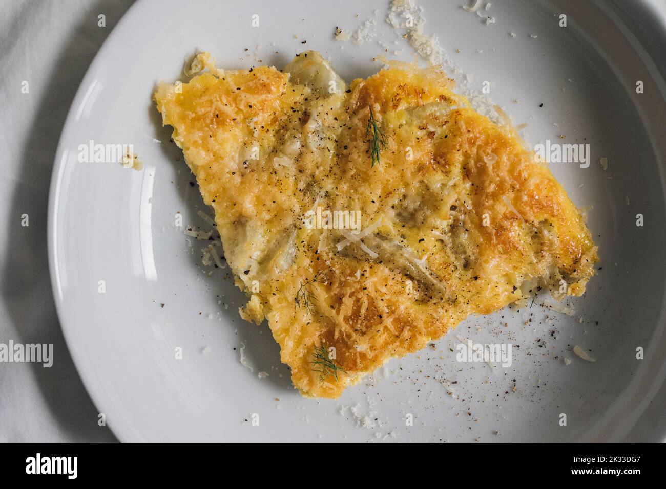 Fenouil bulbe frittata avec œufs et parmesan Banque D'Images