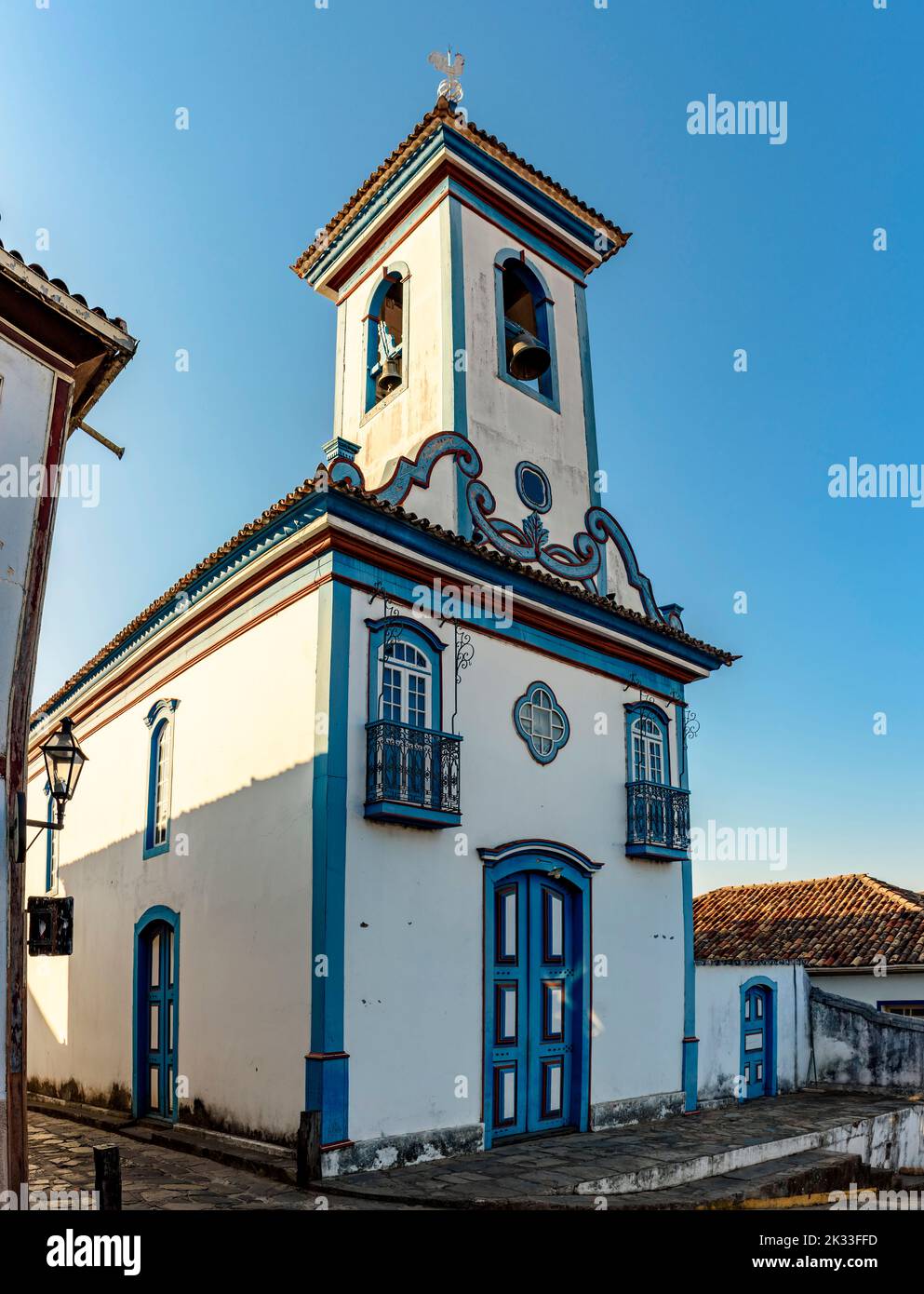 Ancienne église baroque dans la ville historique de Diamantina à Minas Gerais qui pendant l'empire était un important centre de production de diamants au Brésil Banque D'Images