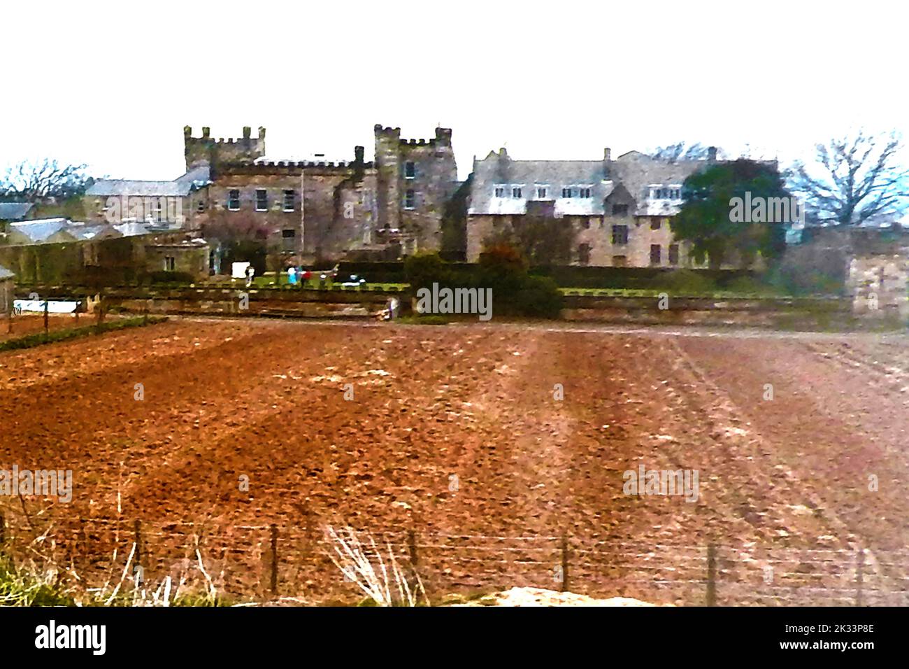 Un vieux cliché du château de Sneaton, le parc du château, Whitby, Yorkshire UK, rarement photographié, pris avant la construction de la nouvelle propriété. Le château, un ancien manoir très étendu, appartenait autrefois à James Wilson qui avait vendu sa plantation de sucre et 200 esclaves pour se déplacer à Whitby Banque D'Images