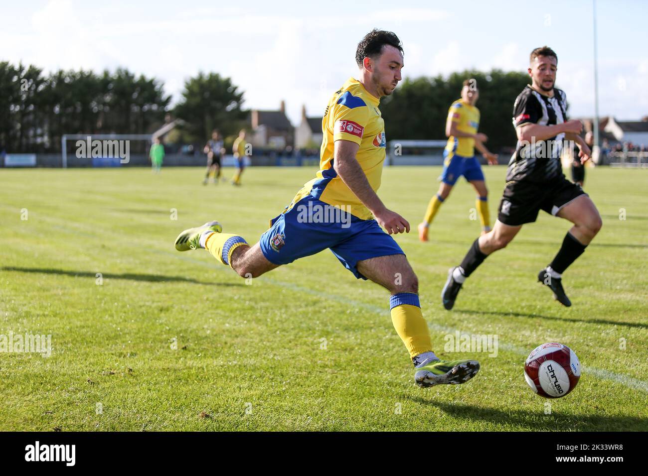 JOSH MACDONALD, de Marske United, est dans une croix révélatrice lors du match de la première division de la Northern Premier League entre Marske United et Stafford Rangers au GER Stadium, Marske-by-the-Sea, le samedi 24th septembre 2022. (Crédit : Harry Cook | INFORMATIONS MI) crédit : INFORMATIONS MI et sport /Actualités Alay Live Banque D'Images