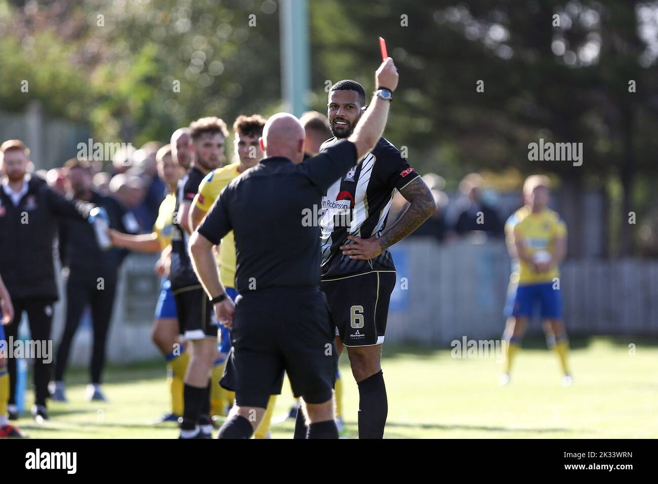 Luis Morrison, de Stafford Rangers, voit la carte rouge de la conduite violente lors du match de la première division de la Ligue du Nord entre Marske United et Stafford Rangers au stade GER, Marske-by-the-Sea, le samedi 24th septembre 2022. (Crédit : Harry Cook | INFORMATIONS MI) crédit : INFORMATIONS MI et sport /Actualités Alay Live Banque D'Images