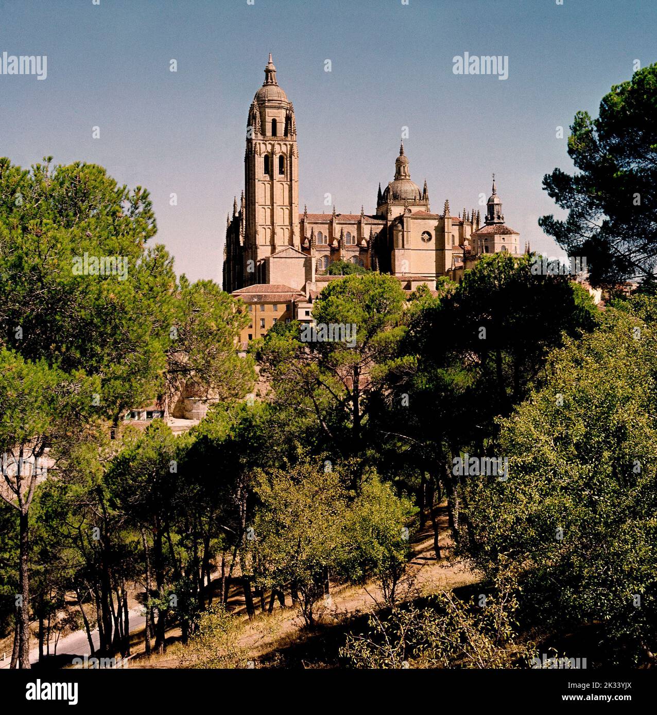 EXTÉRIEUR - VUE DE LA CATEDRAL - FOTO AÑOS 60. Emplacement: CATEDRAL. SÉGOVIE. ESPAGNE. Banque D'Images