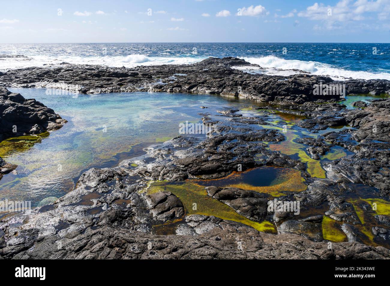 Piscines naturelles Charcones aux algues vertes à Lanzarote, îles Canaries, Espagne Banque D'Images