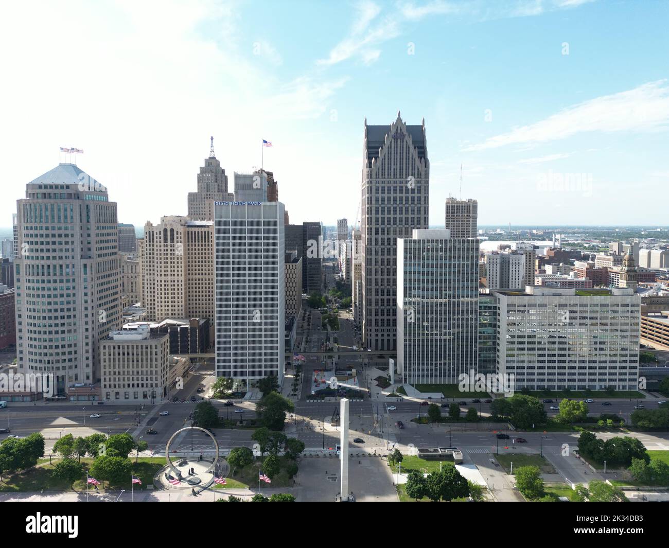 Vue de drone sur les tours gratte-ciel de Hart Plaza dans le centre-ville de Detroit, Michigan, à la lumière du jour Banque D'Images