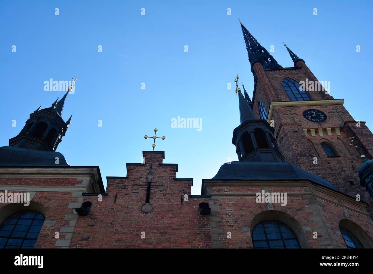 Stockholm, Suède, septembre 2022 : extérieur de l'ancienne église Riddarholmen, qui sert de lieu de repos final à la plupart des monarques suédois. Banque D'Images