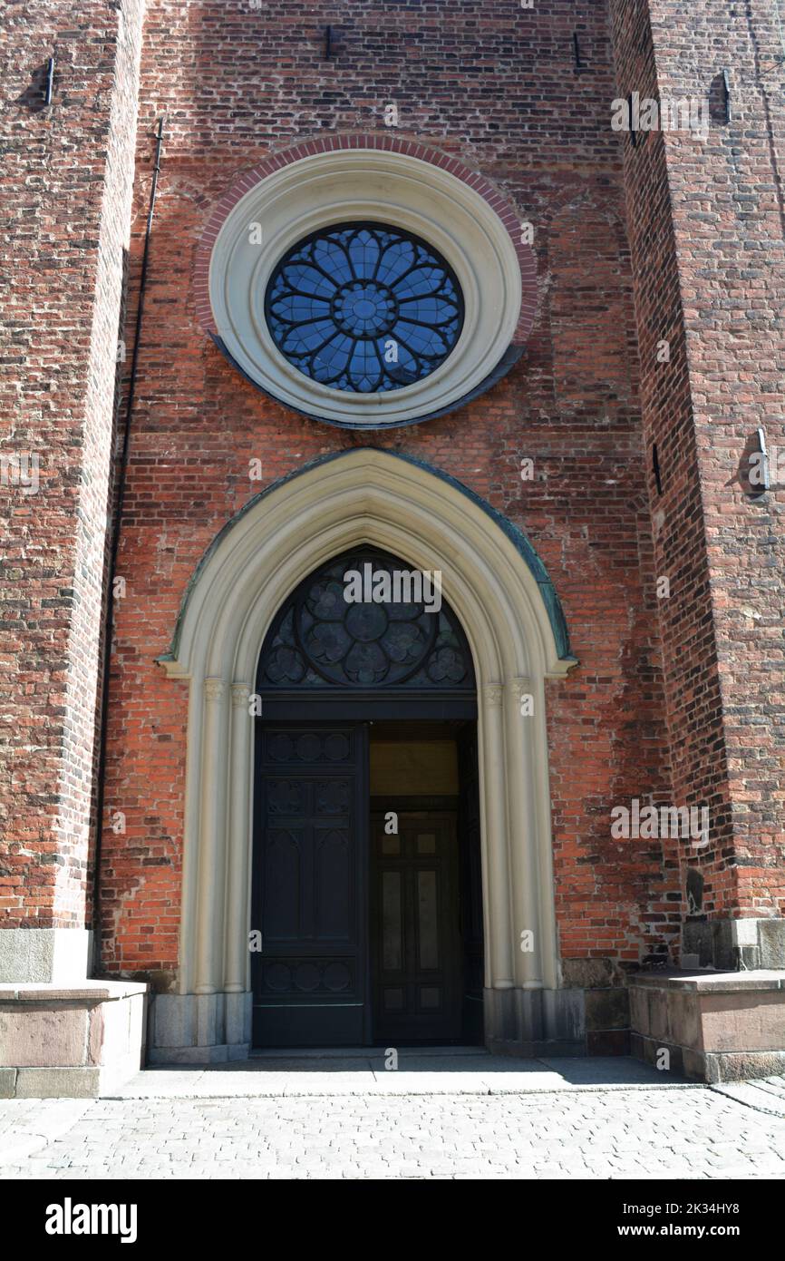 Stockholm, Suède, septembre 2022 : extérieur de l'ancienne église Riddarholmen, qui sert de lieu de repos final à la plupart des monarques suédois. Banque D'Images