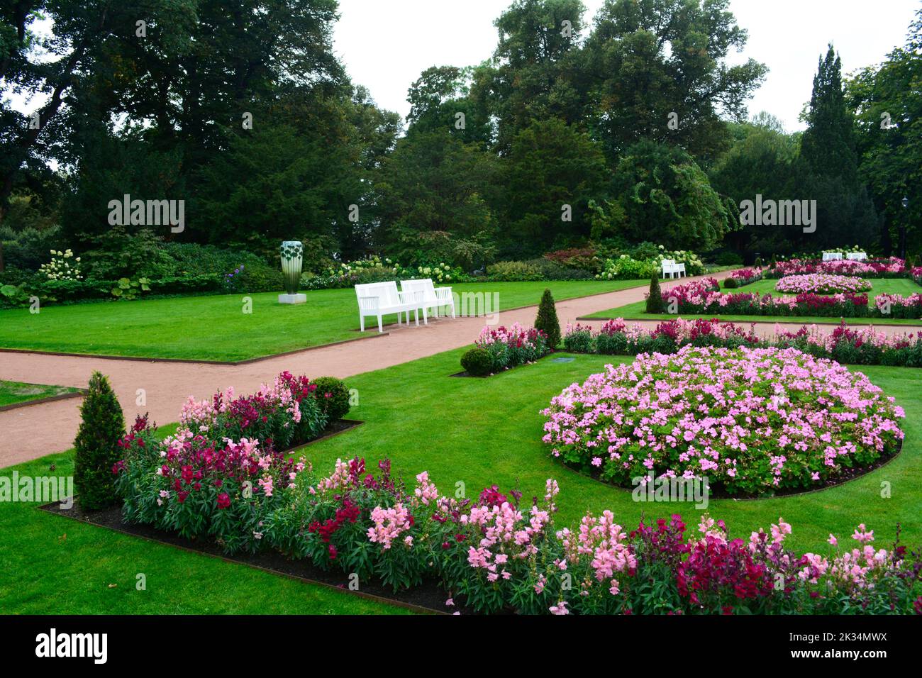 Oslo, Norvège, septembre 2022 : parc du Palais entourant le Palais Royal à Oslo. Banque D'Images