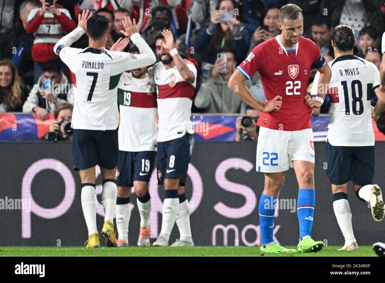 Prague, République tchèque. 24th septembre 2022. Les joueurs du Portugal célèbrent un but lors de la Ligue des Nations de l'UEFA, 5th tours, A2 groupe, match République tchèque contre Portugal joué à Prague, République tchèque, samedi, 24 septembre 2022. Crédit : Michal Kamaryt/CTK photo/Alay Live News Banque D'Images