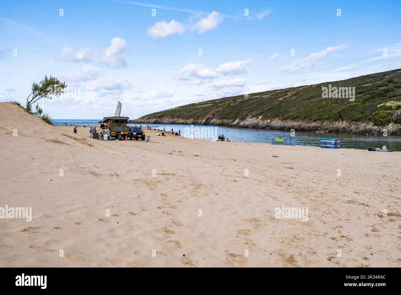 Plage de Crantock à Crantock sur la côte nord de Cornwall, Angleterre un lieu de vacances populaire. Banque D'Images