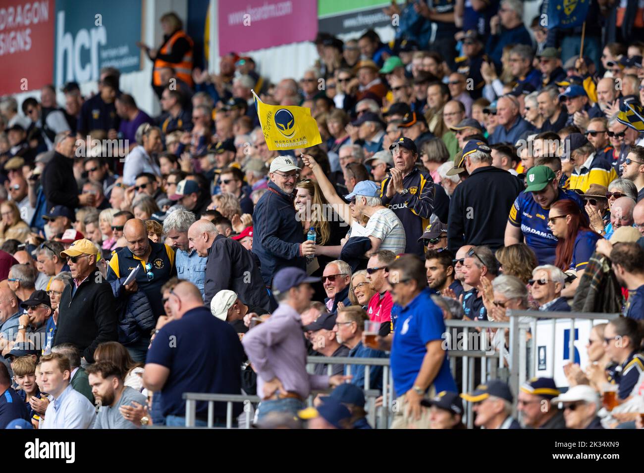 Worcester Warriors Supporters pendant le match de première classe de Gallagher Worcester Warriors vs Newcastle Falcons au Sixways Stadium, Worcester, Royaume-Uni, 24th septembre 2022 (photo de Nick Browning/News Images) Banque D'Images