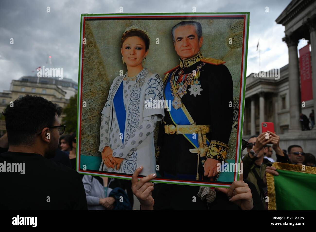 La protestation se poursuit sur la place Trafalgar de la mort illégale de Mahsa Amini allege Morality police meurtre Mahsa Amini pour avoir porté un hijab inapproprié. Londres, Royaume-Uni. 24th septembre 2022. Banque D'Images